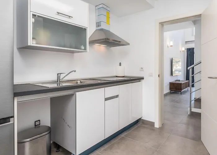 Hayam Apartamentos, Cristianos *