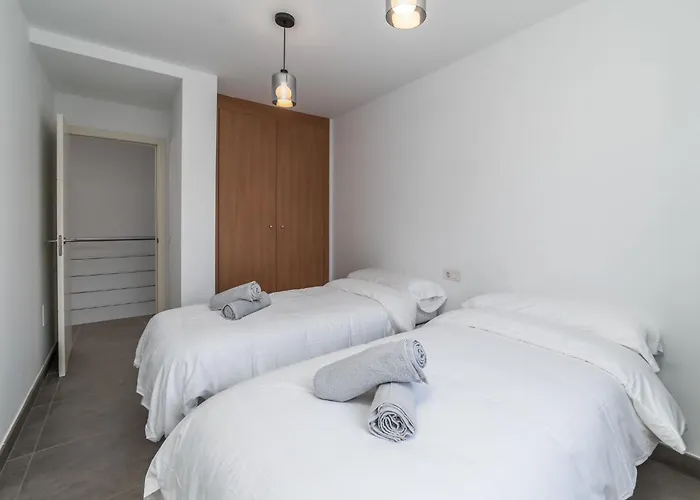 Hayam Apartamentos, Cristianos